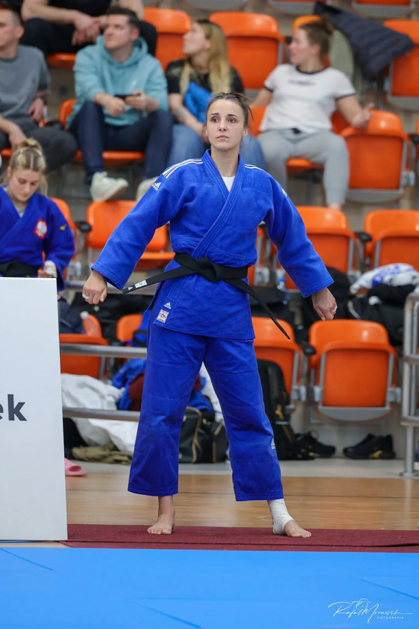 Sonia Lniany w niebieskiej judodze i czarnym pasie podczas zawodów judo